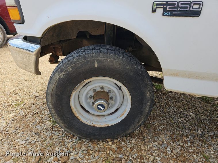 image for item LW9559 1994 Ford F250 XL  utility bed pickup truck