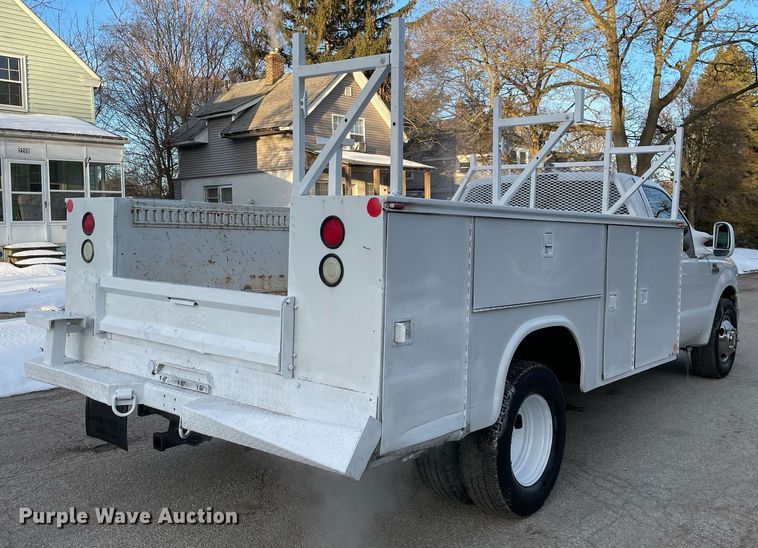 image for item MB9025 2007 Ford F350 Super Duty XL  utility bed pickup truck