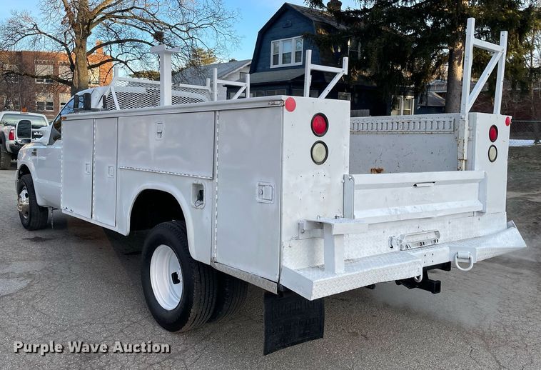 image for item MB9025 2007 Ford F350 Super Duty XL  utility bed pickup truck