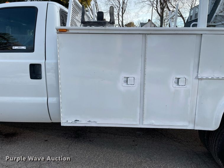 image for item MB9025 2007 Ford F350 Super Duty XL  utility bed pickup truck