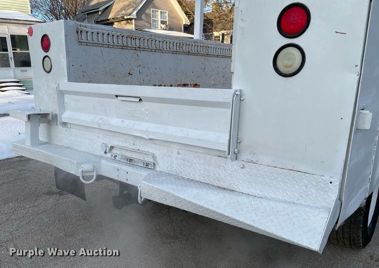 image for item MB9025 2007 Ford F350 Super Duty XL  utility bed pickup truck