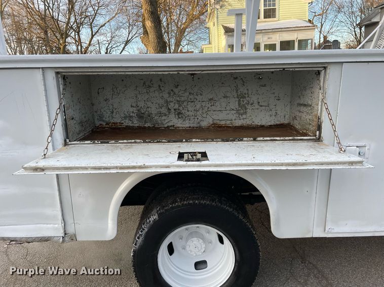 image for item MB9025 2007 Ford F350 Super Duty XL  utility bed pickup truck