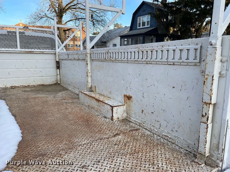 image for item MB9025 2007 Ford F350 Super Duty XL  utility bed pickup truck