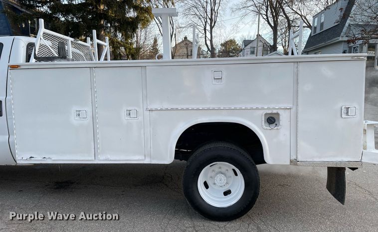 image for item MB9025 2007 Ford F350 Super Duty XL  utility bed pickup truck