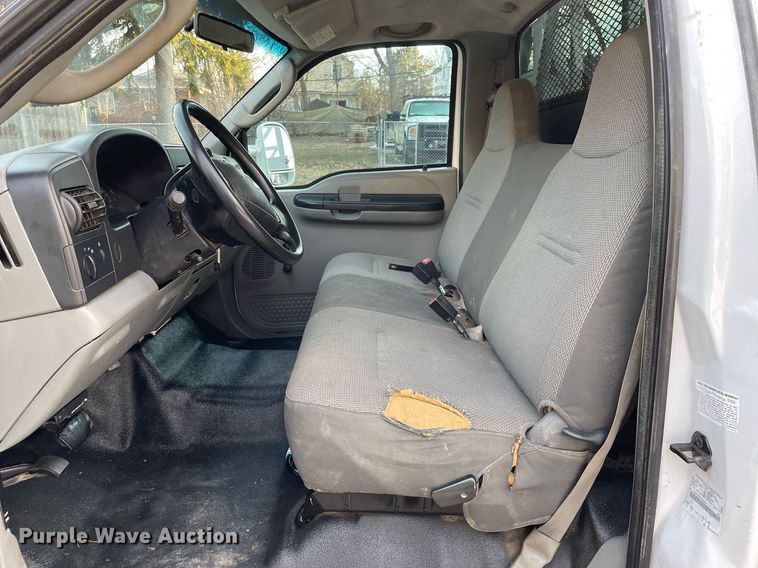 image for item MB9025 2007 Ford F350 Super Duty XL  utility bed pickup truck