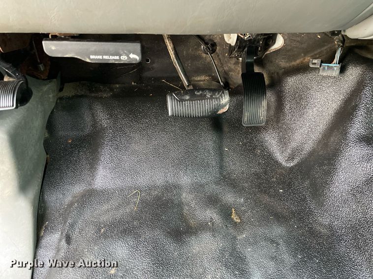 image for item MB9025 2007 Ford F350 Super Duty XL  utility bed pickup truck