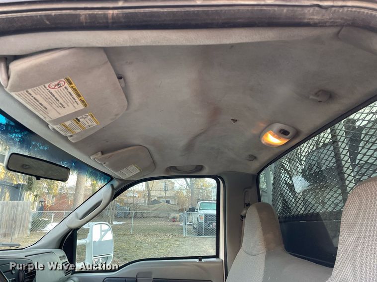 image for item MB9025 2007 Ford F350 Super Duty XL  utility bed pickup truck