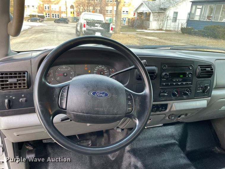 image for item MB9025 2007 Ford F350 Super Duty XL  utility bed pickup truck