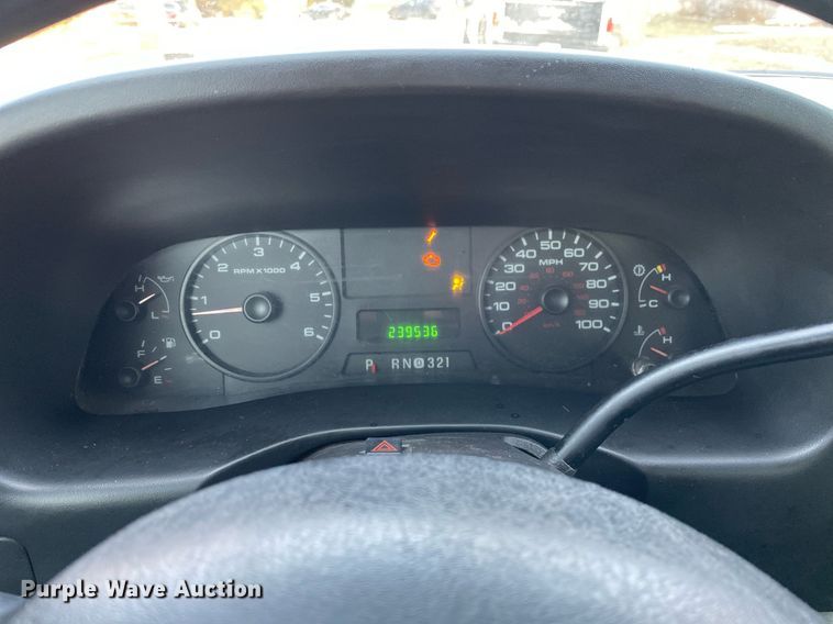 image for item MB9025 2007 Ford F350 Super Duty XL  utility bed pickup truck