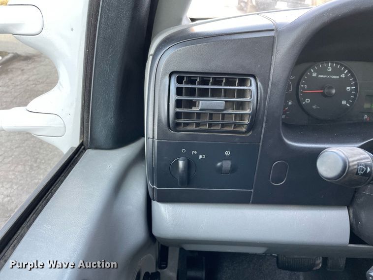 image for item MB9025 2007 Ford F350 Super Duty XL  utility bed pickup truck