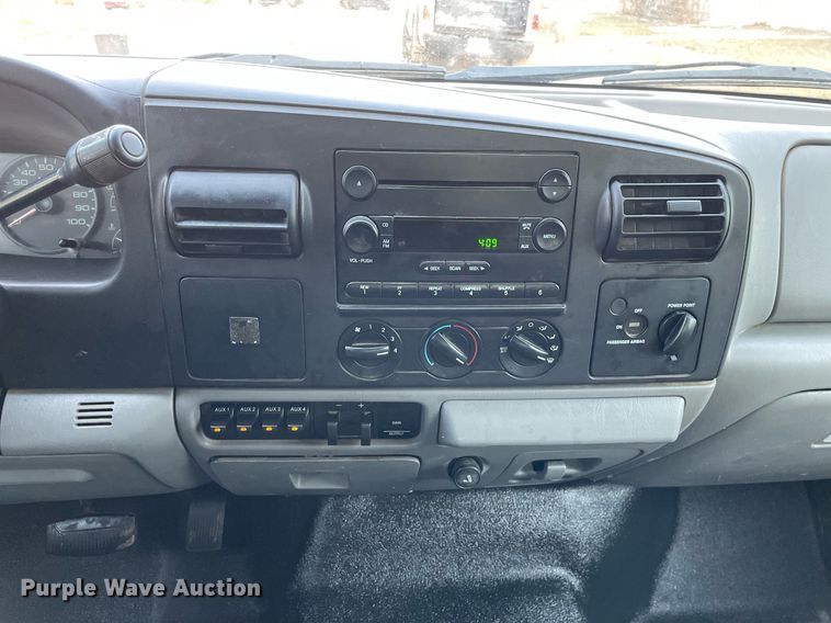 image for item MB9025 2007 Ford F350 Super Duty XL  utility bed pickup truck