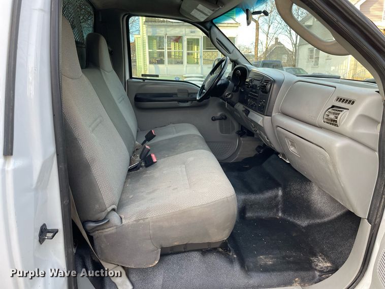 image for item MB9025 2007 Ford F350 Super Duty XL  utility bed pickup truck