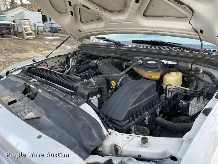 image for item MB9025 2007 Ford F350 Super Duty XL  utility bed pickup truck