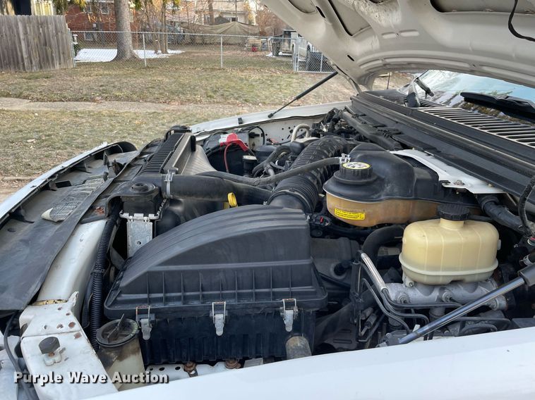 image for item MB9025 2007 Ford F350 Super Duty XL  utility bed pickup truck