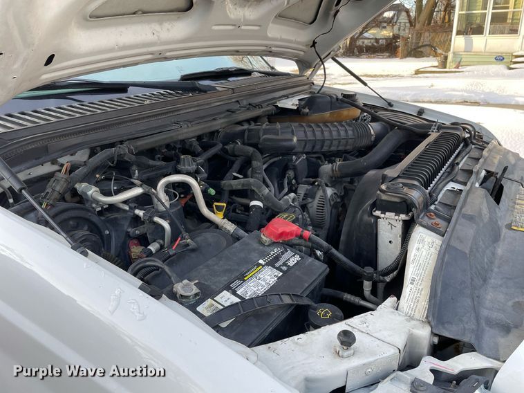 image for item MB9025 2007 Ford F350 Super Duty XL  utility bed pickup truck