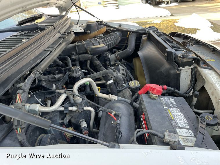 image for item MB9025 2007 Ford F350 Super Duty XL  utility bed pickup truck