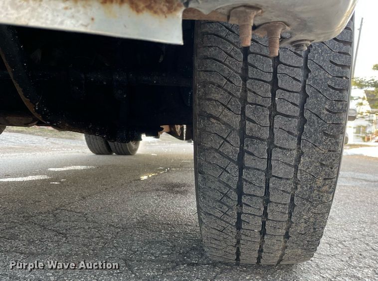 image for item MB9025 2007 Ford F350 Super Duty XL  utility bed pickup truck