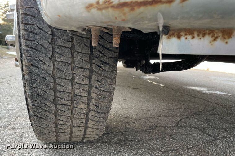 image for item MB9025 2007 Ford F350 Super Duty XL  utility bed pickup truck