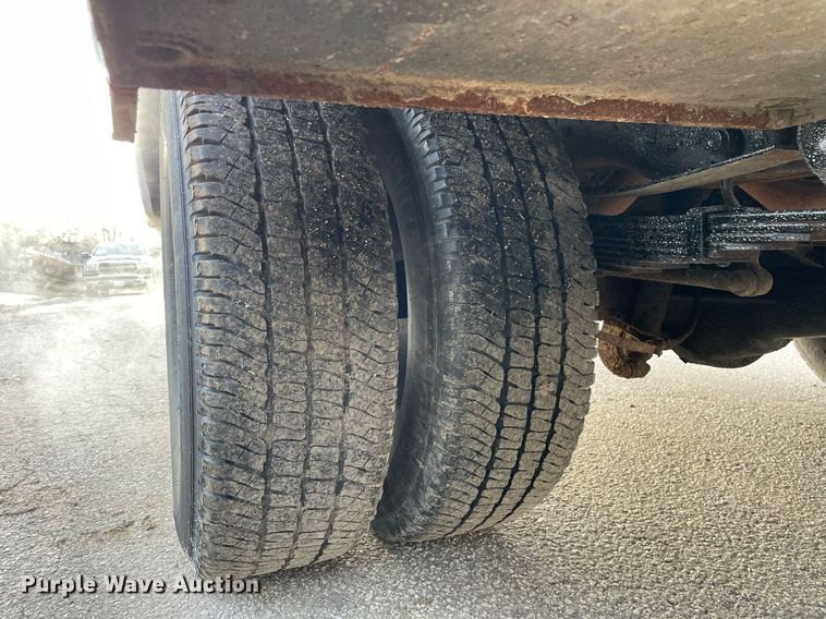 image for item MB9025 2007 Ford F350 Super Duty XL  utility bed pickup truck