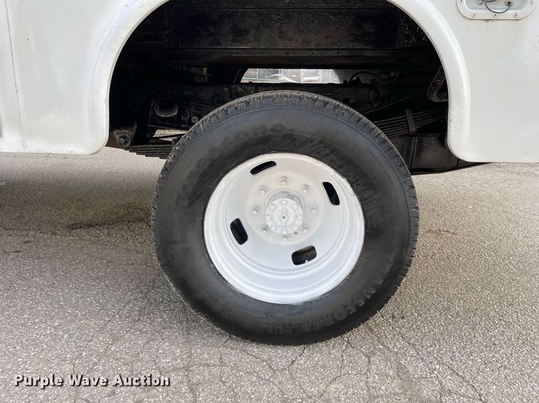 image for item MB9025 2007 Ford F350 Super Duty XL  utility bed pickup truck