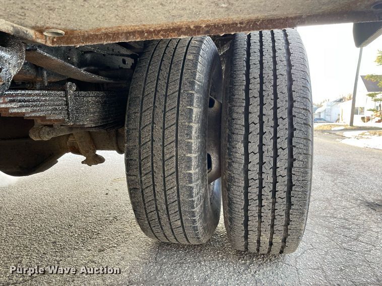 image for item MB9025 2007 Ford F350 Super Duty XL  utility bed pickup truck