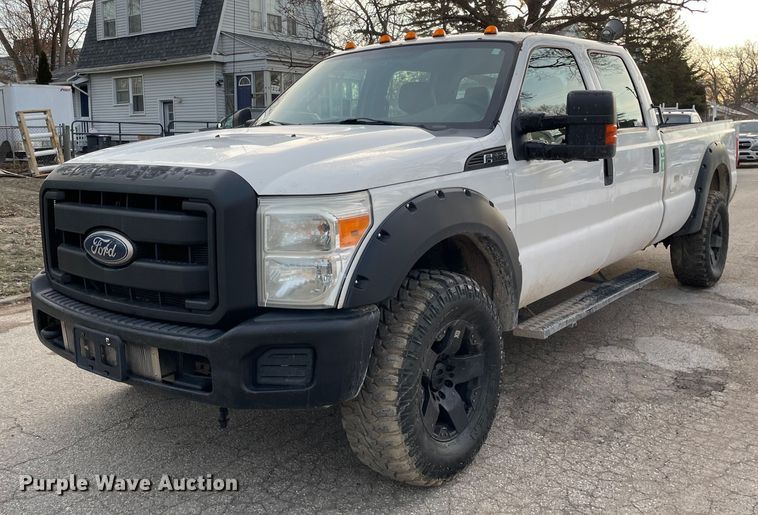 image for item MB9026 2011 Ford F350 Super Duty XL  Crew Cab pickup truck