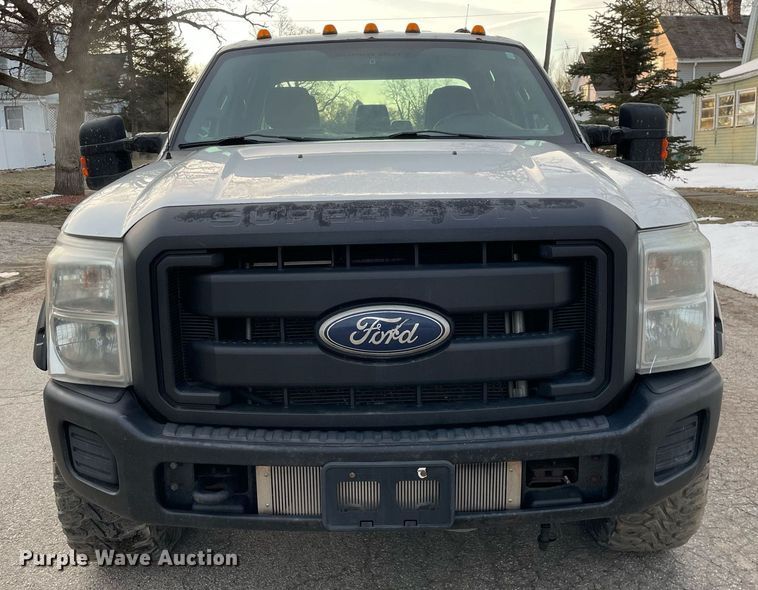 image for item MB9026 2011 Ford F350 Super Duty XL  Crew Cab pickup truck