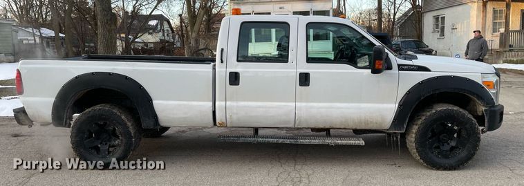 image for item MB9026 2011 Ford F350 Super Duty XL  Crew Cab pickup truck