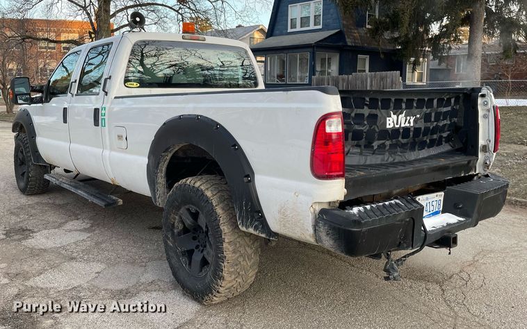 image for item MB9026 2011 Ford F350 Super Duty XL  Crew Cab pickup truck