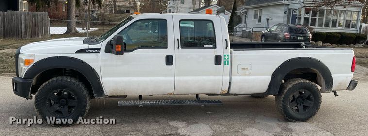 image for item MB9026 2011 Ford F350 Super Duty XL  Crew Cab pickup truck