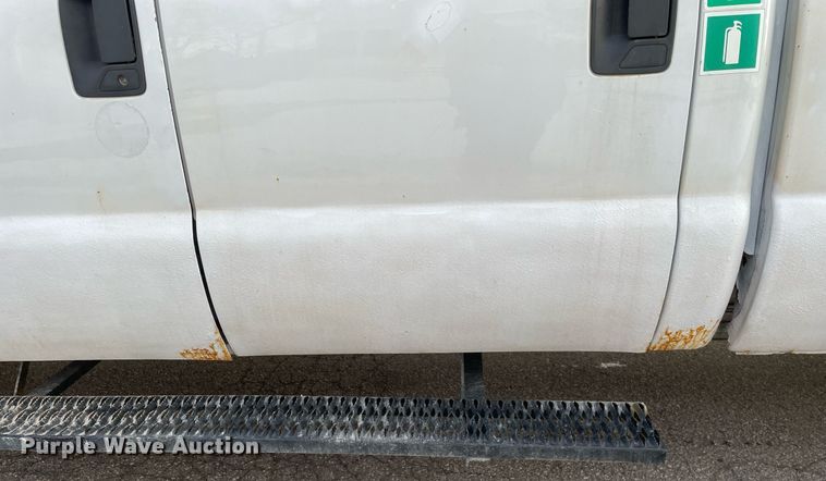 image for item MB9026 2011 Ford F350 Super Duty XL  Crew Cab pickup truck