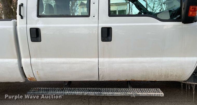 image for item MB9026 2011 Ford F350 Super Duty XL  Crew Cab pickup truck