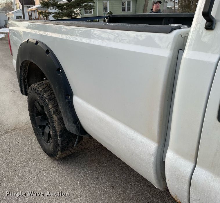 image for item MB9026 2011 Ford F350 Super Duty XL  Crew Cab pickup truck