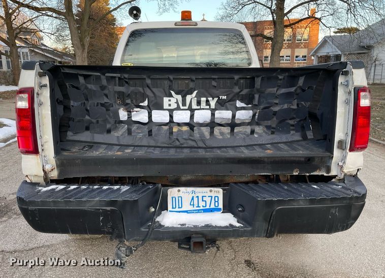 image for item MB9026 2011 Ford F350 Super Duty XL  Crew Cab pickup truck