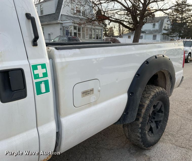 image for item MB9026 2011 Ford F350 Super Duty XL  Crew Cab pickup truck