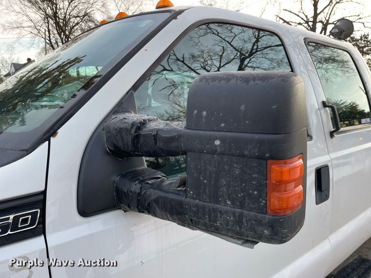 image for item MB9026 2011 Ford F350 Super Duty XL  Crew Cab pickup truck