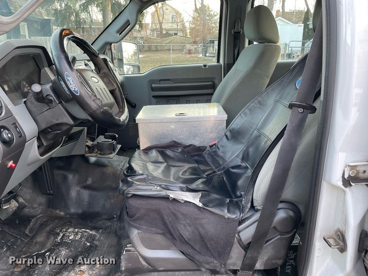 image for item MB9026 2011 Ford F350 Super Duty XL  Crew Cab pickup truck