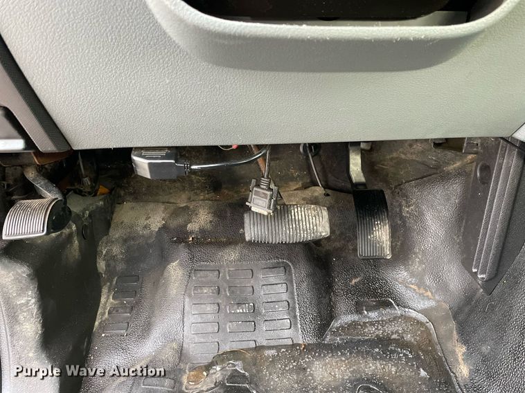 image for item MB9026 2011 Ford F350 Super Duty XL  Crew Cab pickup truck