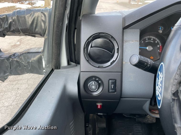 image for item MB9026 2011 Ford F350 Super Duty XL  Crew Cab pickup truck