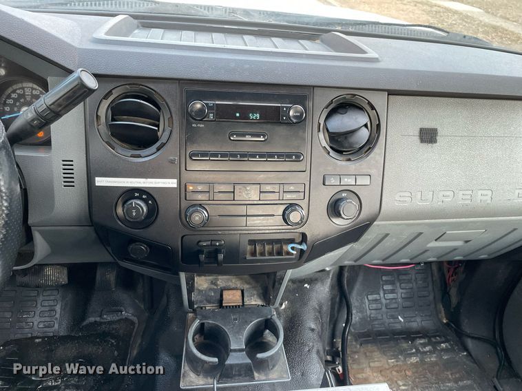 image for item MB9026 2011 Ford F350 Super Duty XL  Crew Cab pickup truck