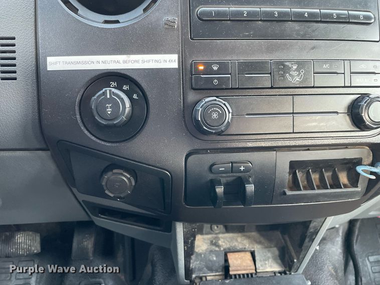 image for item MB9026 2011 Ford F350 Super Duty XL  Crew Cab pickup truck