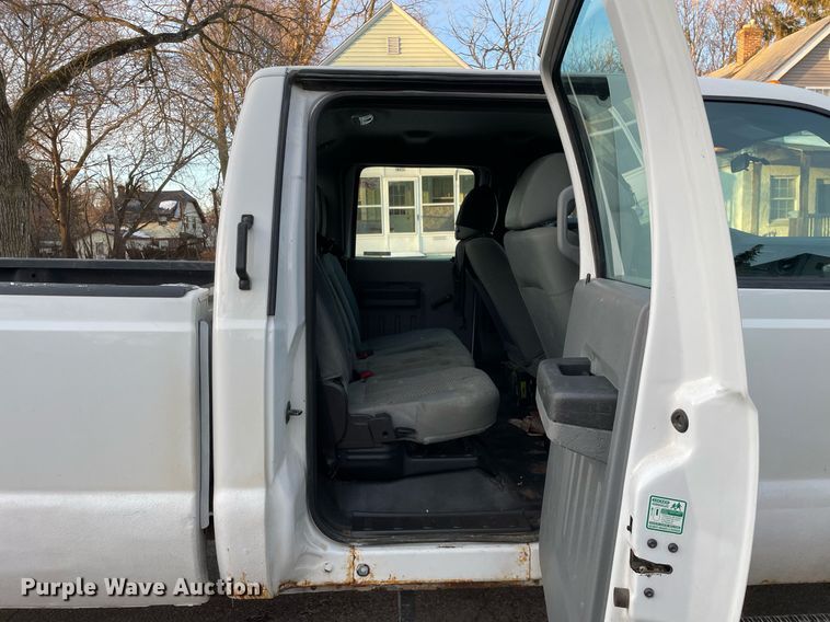 image for item MB9026 2011 Ford F350 Super Duty XL  Crew Cab pickup truck