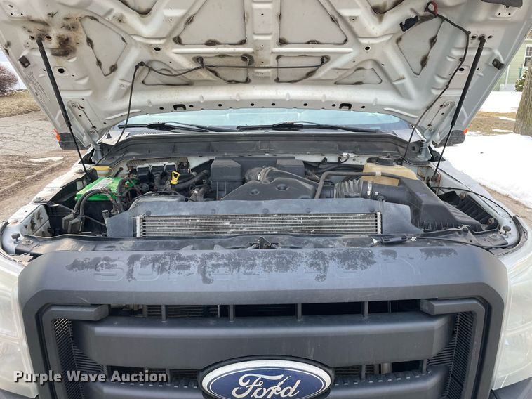 image for item MB9026 2011 Ford F350 Super Duty XL  Crew Cab pickup truck