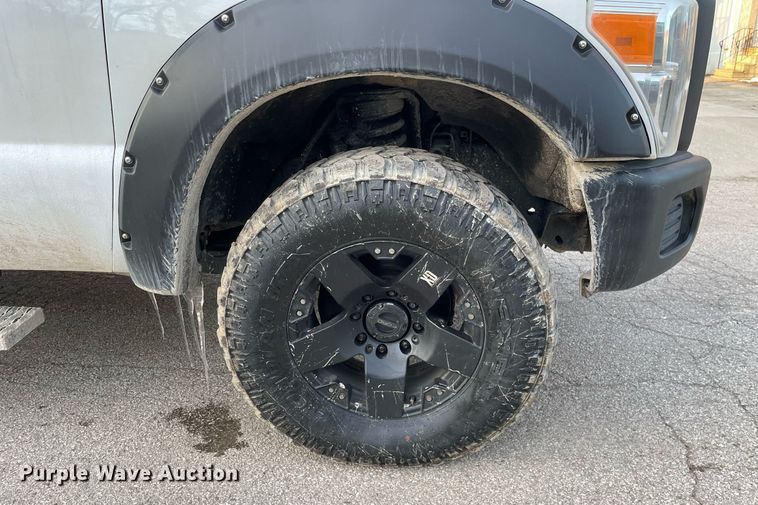 image for item MB9026 2011 Ford F350 Super Duty XL  Crew Cab pickup truck