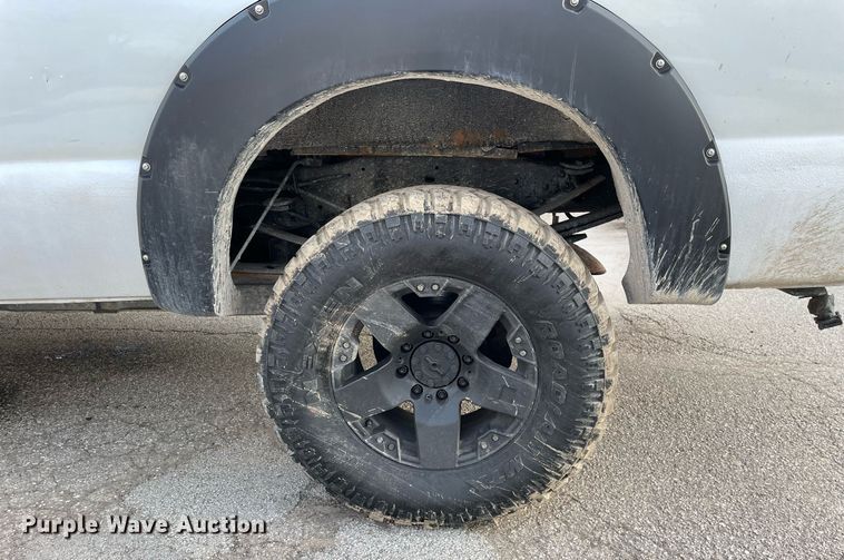 image for item MB9026 2011 Ford F350 Super Duty XL  Crew Cab pickup truck