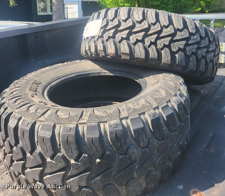 image for item MB9026 2011 Ford F350 Super Duty XL  Crew Cab pickup truck