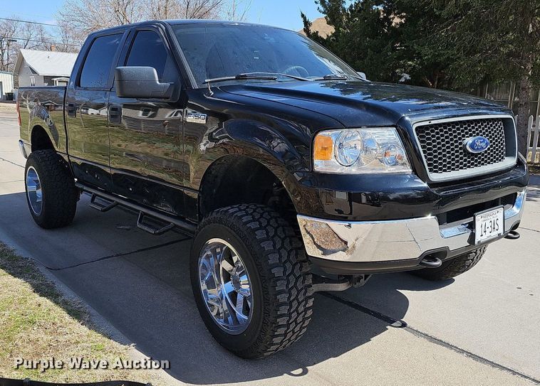 image for item MC9759 2005 Ford F150 XLT  SuperCrew pickup truck