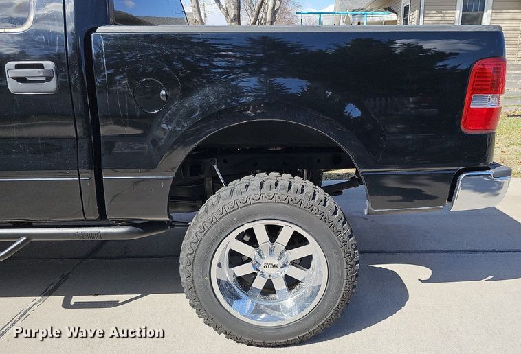 image for item MC9759 2005 Ford F150 XLT  SuperCrew pickup truck