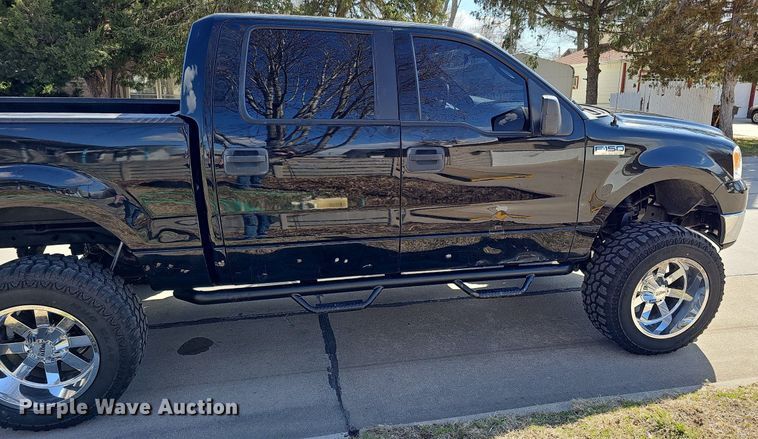 image for item MC9759 2005 Ford F150 XLT  SuperCrew pickup truck