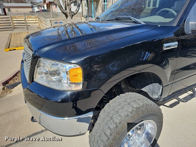 image for item MC9759 2005 Ford F150 XLT  SuperCrew pickup truck